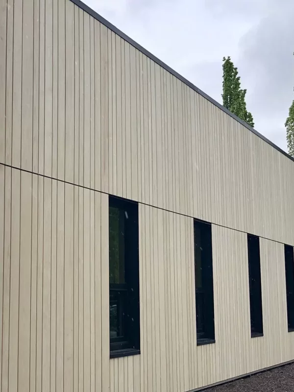 bardage bois accoya batiment